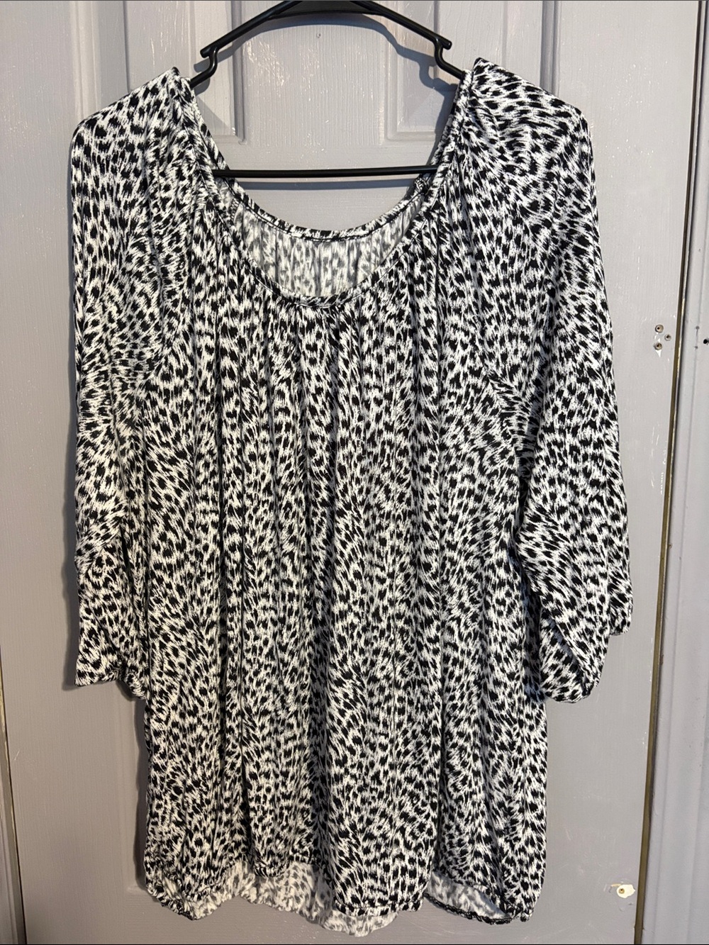 Black & White Printed Women's Scoop Neck Top